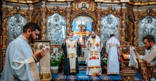 Hirotonii la Catedrala Arhiepiscopală din Roman