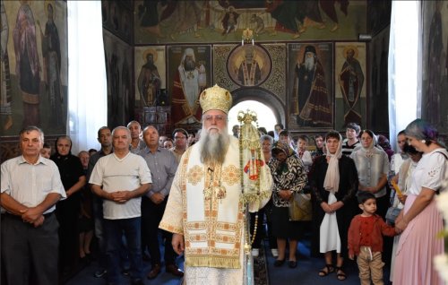 Popas de rugăciune într-o parohie vâlceană