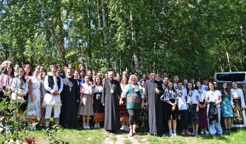 Binecuvântare pentru tinerii din tabăra „Tradiție și noutate”