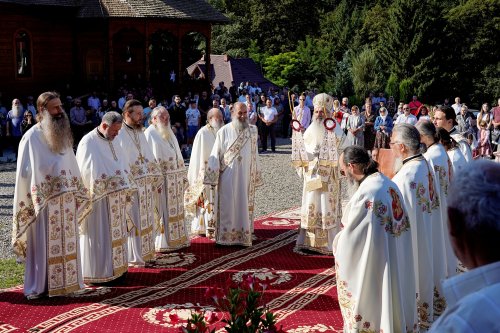 Mitropolitul Moldovei și Bucovinei la hramul Mănăstirii Paltin - Petru Vodă
