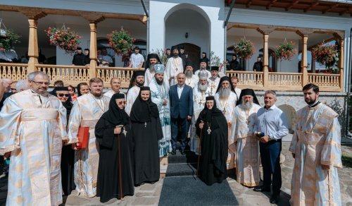 Comuniune liturgică la hramul Mănăstirii Văratec