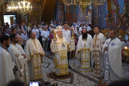 Popas duhovnicesc într‑un lăcaș prahovean la ceas aniversar