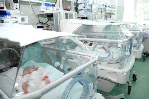 Mai mulți copii abandonați în spitale