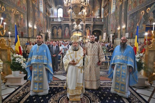 Sărbătoare la vechea catedrală a Oradiei Mari