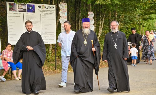 Conferință duhovnicească dedicată tinerilor în „Tabăra bucuriei” de la Moneasa