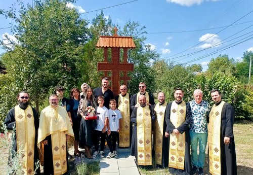 Sfințirea unei noi troițe într-o localitate prahoveană