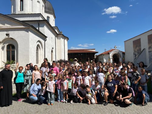 Moment de încununare a unei școli de vară de la o parohie prahoveană