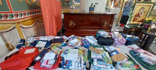 70 de elevi sprijiniți de o parohie bucureșteană la început de an școlar