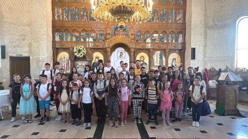 Parohia Pleașa, aproape de copii la început de an școlar