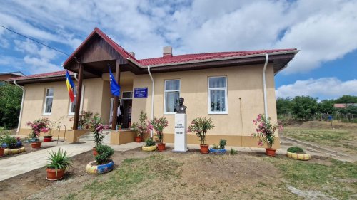 Școala din Ocheni a primit numele folcloristului Vasile Adăscăliței