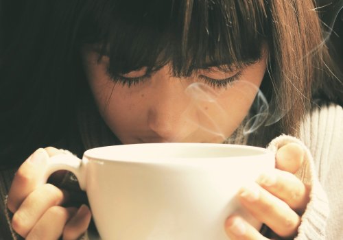 Cum ne pot afecta sănătatea băuturile fierbinți