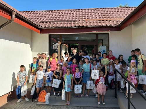 Ghiozdane și rechizite pentru copii defavorizați