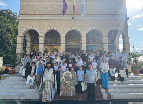 „Tronos Junior”, glasuri tinere în slujba lui Hristos, la Mănăstirea Izbuc