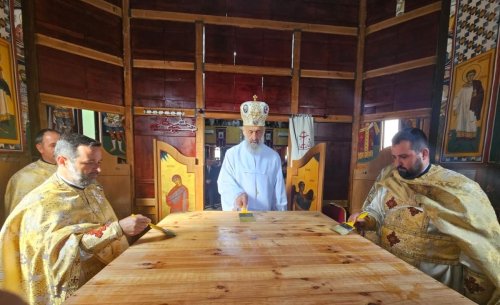 Slujba de târnosire a bisericii și Sfânta Liturghie în Parohia Târnăveni VI