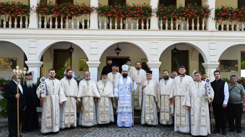 Slujirile ierarhilor hunedoreni de sărbătoarea Nașterii Maicii Domnului