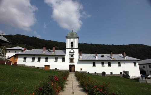 Drum modernizat între Olănești și Mănăstirea Frăsinei