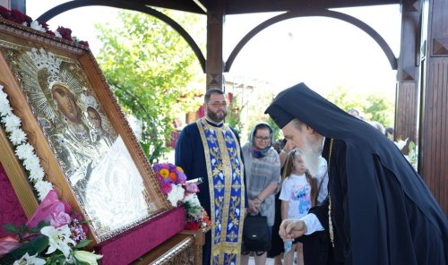 Icoana Maicii Domnului de la Mănăstirea Neamț adusă spre închinare în Călărași