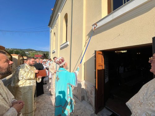 Sfințiri în parohia bihoreană Roșia 