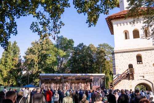 Îndemn la cinstirea Sfintei Cruci la Catedrala Arhiepiscopală din Suceava