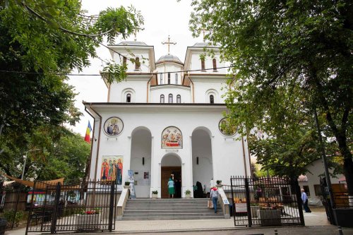 Biserica Iancu Vechi‑Mătăsari îşi sărbătoreşte hramul de toamnă