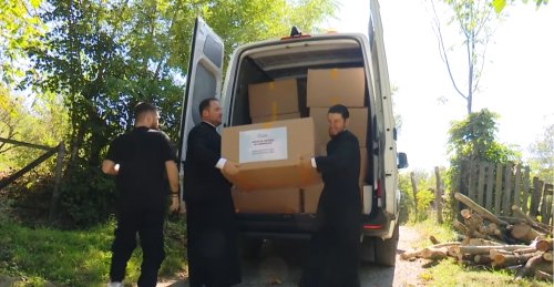 Campania „Ajută un bătrân să zâmbească” a ajuns în Parohia Drăgăneasa