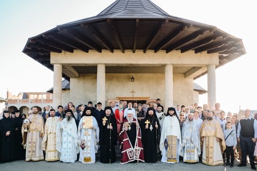 Comuniune la hramul Mănăstirii Găvănoasa