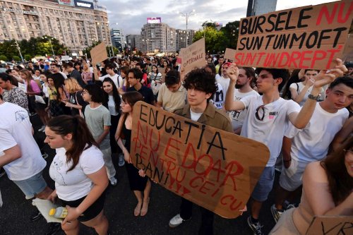 Anul universitar începe cu proteste 