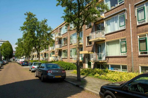 Prețurile locuințelor îi țin pe tineri dependenți de casa părintească