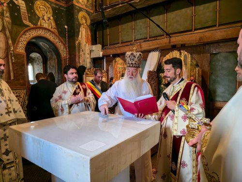 Sfințirea bisericii Mănăstirii Gura Motrului