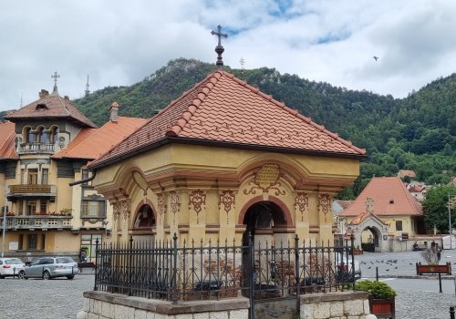 Lucrări de restaurare la 10 troițe din Șcheii Brașovului