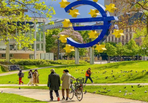 Europenii, sfătuiți să aibă în casă o rezervă de bani