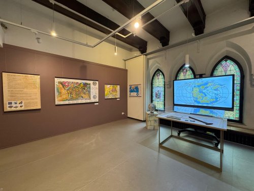 Descoperă lumea prin hărți