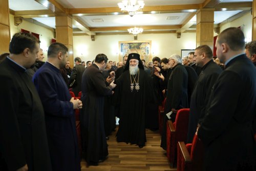 Discuții despre duhovnicie și filantropie la o întâlnire preoțească