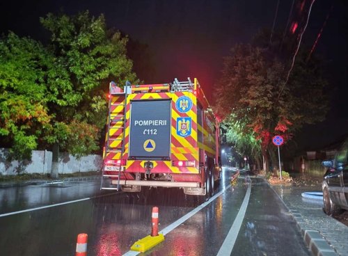 Intervenții ale salvatorilor în 16 județe