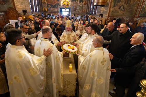 Evlavie către mai mulți sfinți la Parohia Cotroceni-Răzoare din Capitală