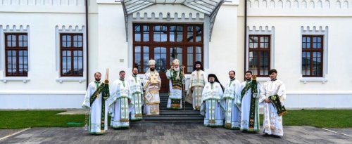 Ierarhii Eparhiei Romanului și Bacăului, în rugăciune la Catedrala Arhiepiscopală din Roman