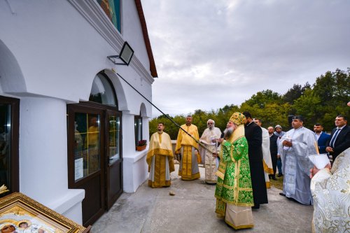 Resfințirea unei biserici din județul Olt
