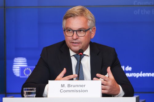 Comisarul pentru migrație, la București