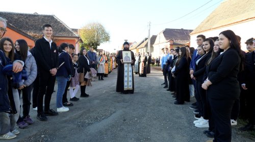 Icoana-relicvar a Sfântului Dumitru Stăniloae a ajuns la Vlădeni