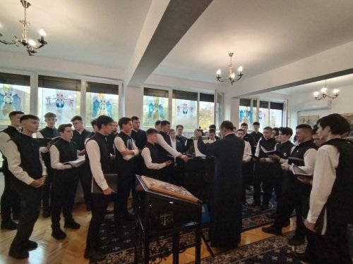 Hram în paraclisul Liceului Ortodox din Oradea