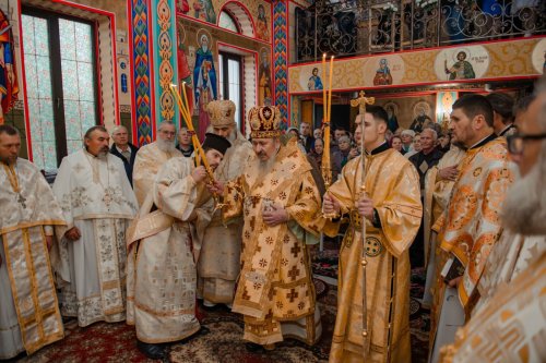 Doi ierarhi au sfințit biserica din Călărași, Republica Moldova