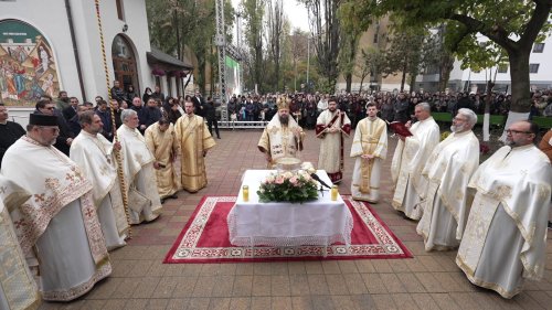 Sfințirea bisericii Parohiei „Tuturor Sfinților Români” din Capitală