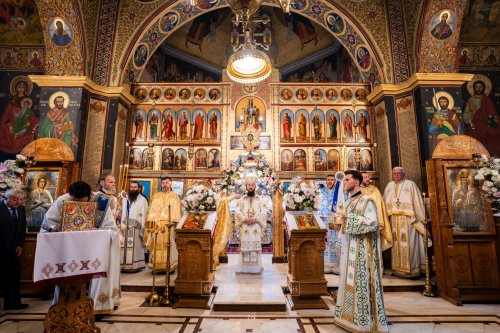 Bucurie și binecuvântare la hramul Bisericii „Sfinții Arhangheli Mihail și Gavriil” Gura Humorului