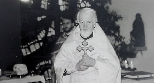 Slujind Sfânta Liturghie împreună cu Sfântul Preot Mărturisitor Dumitru Stăniloae