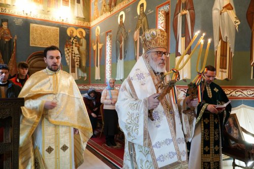 Popas de rugăciune la un schit din Argeș