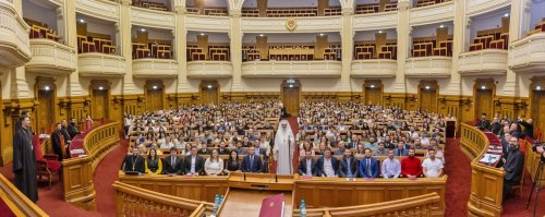 Peste 600 de voluntari premiați în Aula Magna „Teoctist Patriarhul”