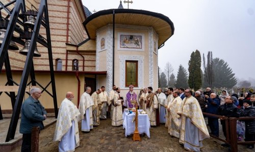 Prezență arhierească la hramul Parohiei „Izvorul Tămăduirii” din Bacău