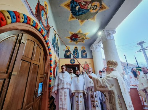 Resfințirea Bisericii „Înălțarea Domnului” din Mănăstireni