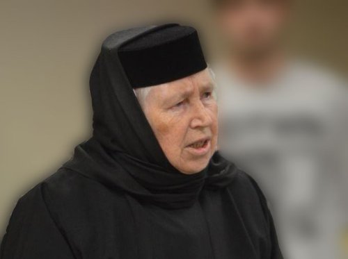 Stavrofora Elena Simionovici sau lumina aşezată peste culorile Voroneţului