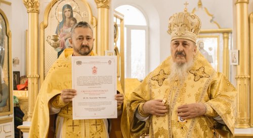 Resfințirea bisericii și Liturghie arhierească în Rădenii Vechi